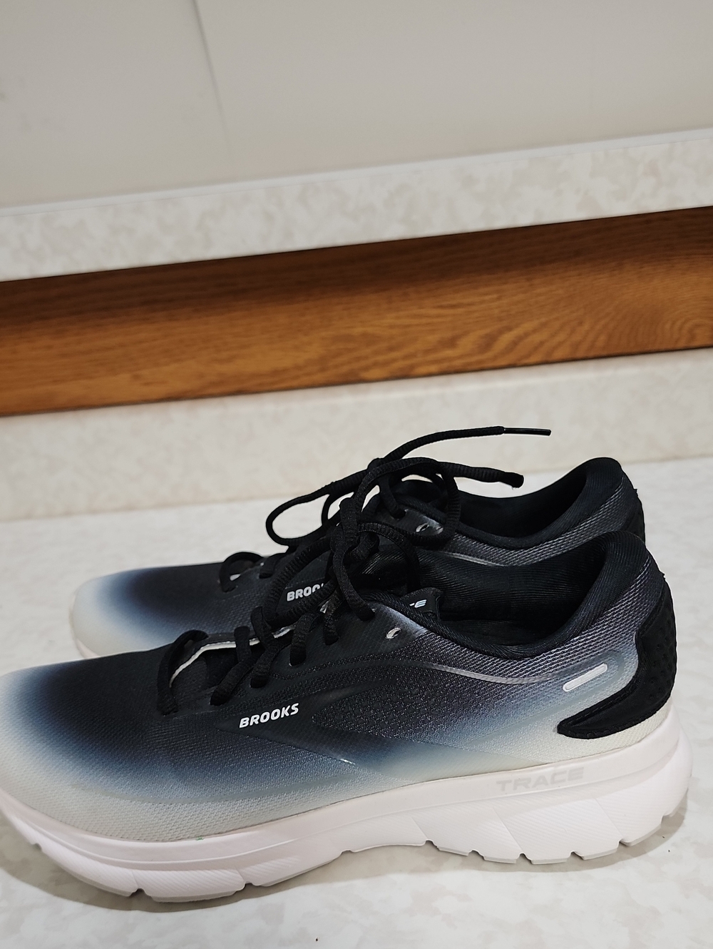 Brooks trace Black to Gray womens Running Shoes 9 number 5208